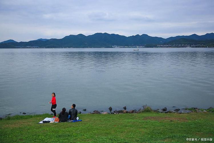 安徽黃山太平湖垂釣之旅_太平湖魚群互動項目_黃山太平湖生態觀光漁場