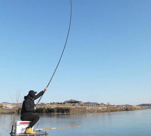 夏季高溫釣魚技巧_夏季釣魚最佳時間_北方水庫夏季釣魚技巧