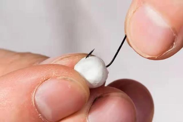 自制餌料原料選擇_餌料制作技巧_面食_面餌的制作與掛鉤