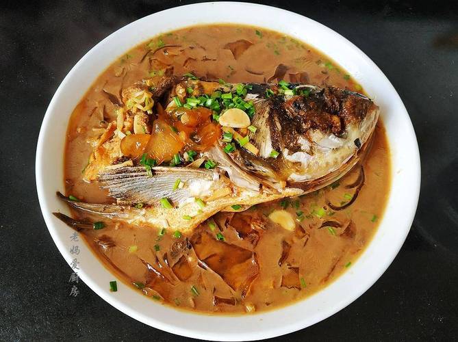 鰱魚頭營養價值豐富 大頭鰱魚頭怎么做 健腦益智鰱魚頭湯_名廚必會的紅燒鰱魚頭做法必看