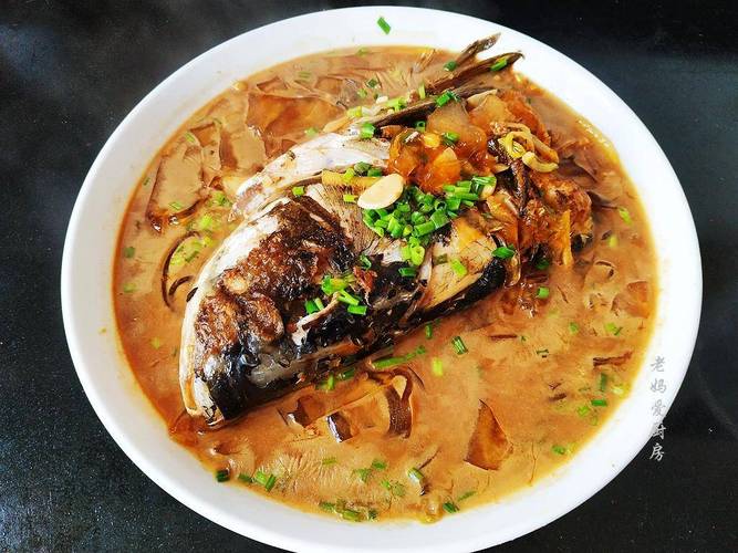 名廚必會的紅燒鰱魚頭做法必看_鰱魚頭營養價值豐富 大頭鰱魚頭怎么做 健腦益智鰱魚頭湯
