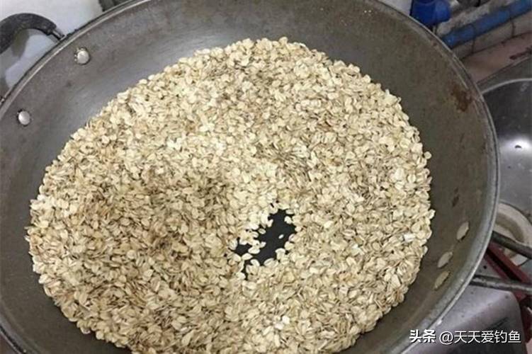 釣草魚餌料配方_韭菜玉米面草魚餌_草魚餌料配方野釣秘方