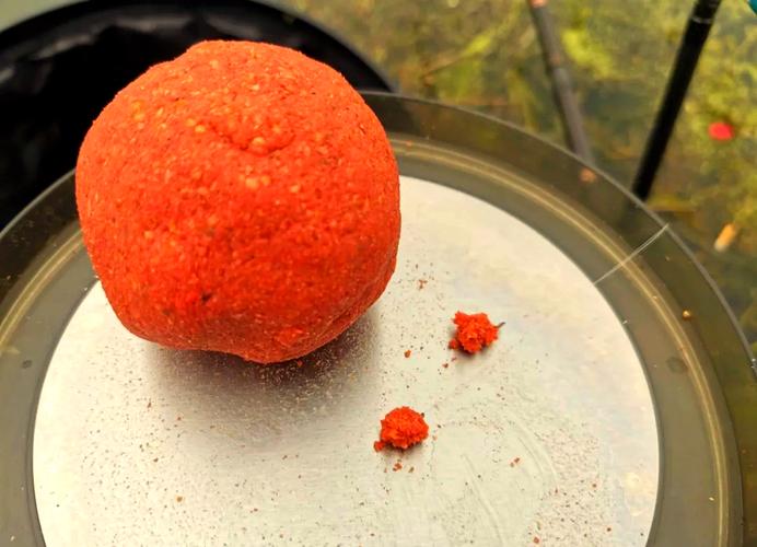 野釣草魚商品餌料搭配_草魚餌料味型大全_野釣草魚不同季節餌料搭配