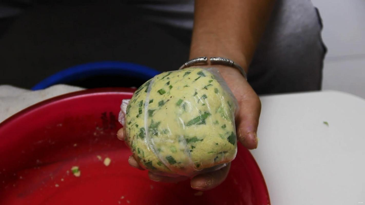 草魚餌料自制視頻_草魚天然餌料_釣草魚餌料配方