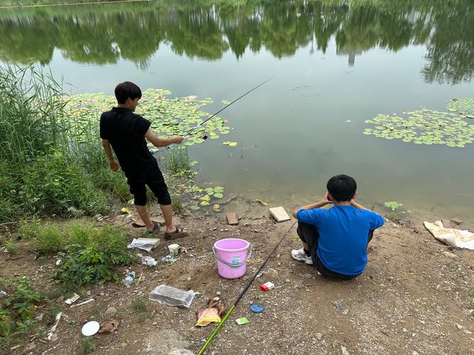 農村湖邊釣魚_湖邊釣魚的技巧及方法_湖邊垂釣體驗