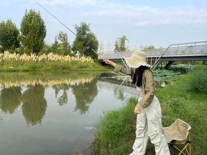 農村湖邊釣魚_湖邊釣魚的技巧及方法_湖邊垂釣體驗
