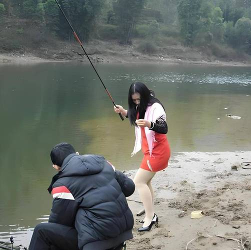 冬季釣魚搞笑圖片大全_釣魚安全注意事項_釣魚愛好者樂趣