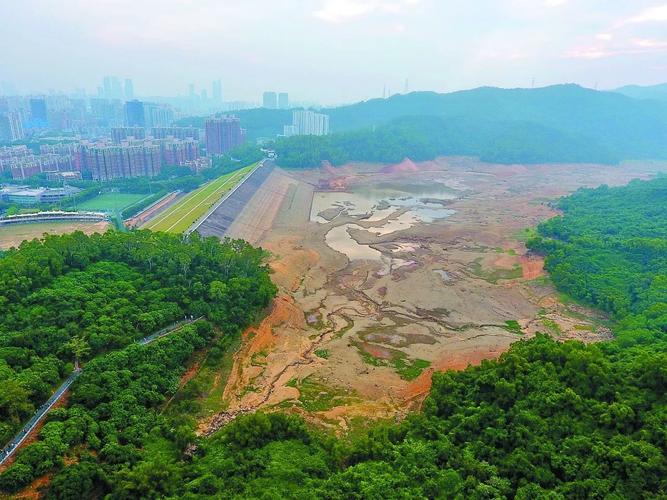 梅林水庫突然干了？原來在進行改造