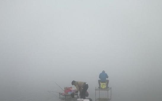 四月份陰天釣魚技巧_四月份釣魚最佳天氣指標_夏季陰天好釣魚嗎