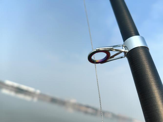 海竿甩投技巧_海竿投遠方法_海竿釣魚甩桿技巧視頻