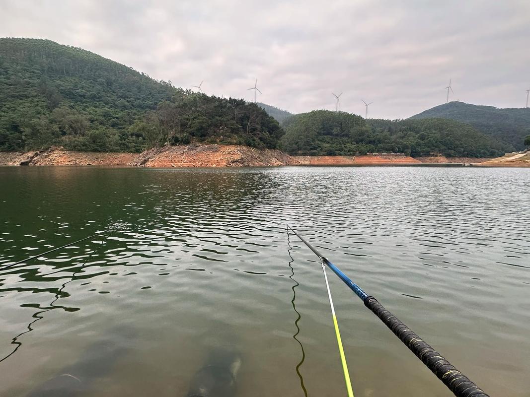釣魚拋竿技巧_拋竿線組圖解_壓風線正確方法