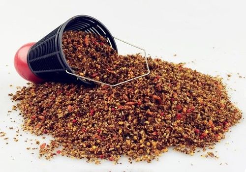谷物飼料喂魚方法_魚塘養魚用什么飼料好_養魚塘釣草魚用什么餌料
