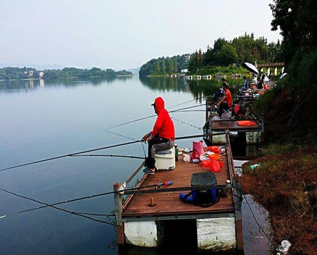 萬佛湖景點介紹_萬佛湖旅游攻略_萬佛湖釣魚