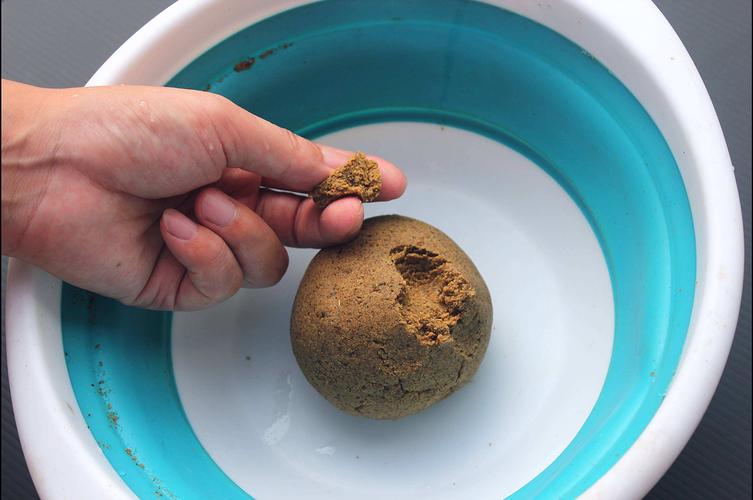 草魚餌料推薦哪種最好_野外釣草魚用什么餌_草魚窩料選擇技巧