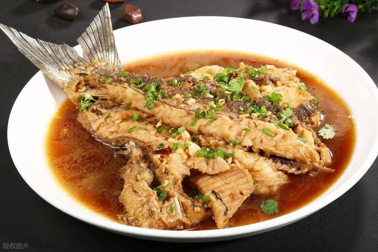 家常燉魚的家常做法_燉魚技巧_羊骨頭花椒燉魚