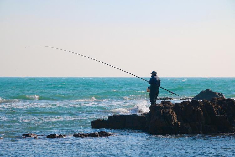 青島海邊釣魚_青島海釣攻略_青島海釣地點