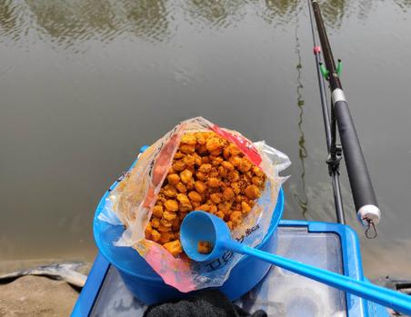 冬季釣魚打窩技巧_冬季魚窩料配方_釣魚冬季技巧