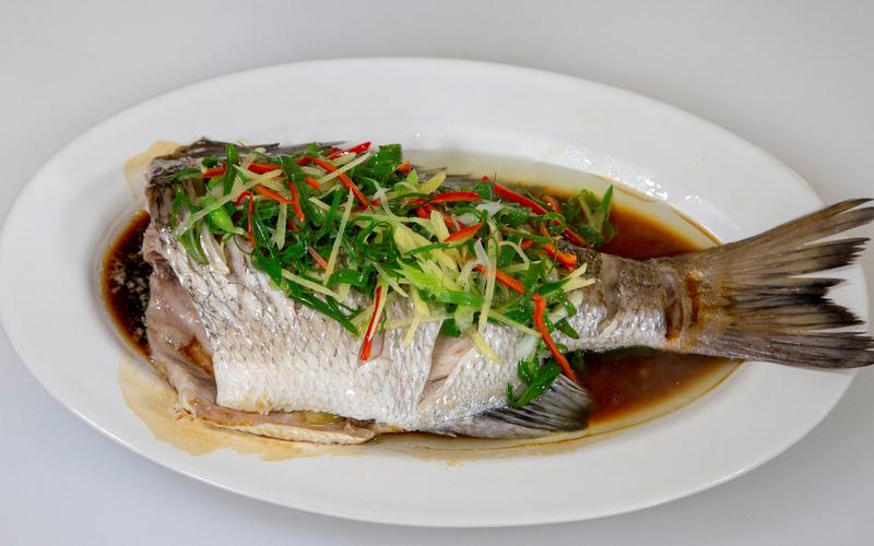清蒸鱘魚_清蒸鱘魚的正確方法_清蒸鱘魚的做法和步驟