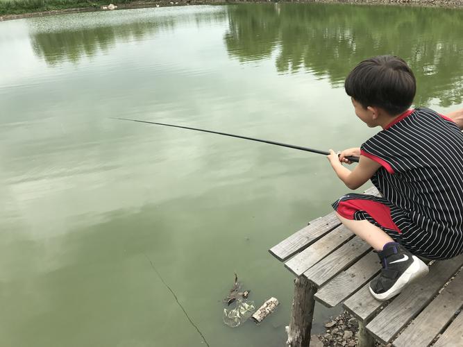釣魚的啟示五年級作文 釣魚經歷 五年級作文分享_從釣魚得到快樂作文450字