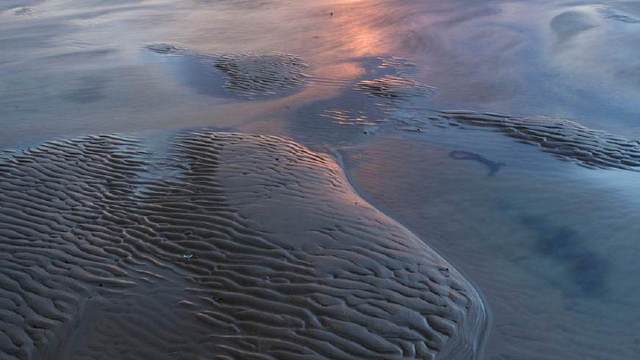 海釣路亞高手的必備技能，能看星辰能觀潮汐，怪不得還能釣上大魚