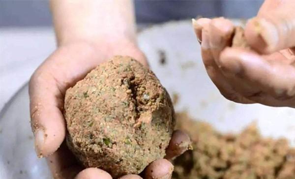 鯉魚為啥那么好釣？原來老司機是這樣釣，難怪比釣鯽魚過癮