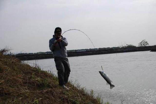 路亞釣的6種擬餌誘魚技巧