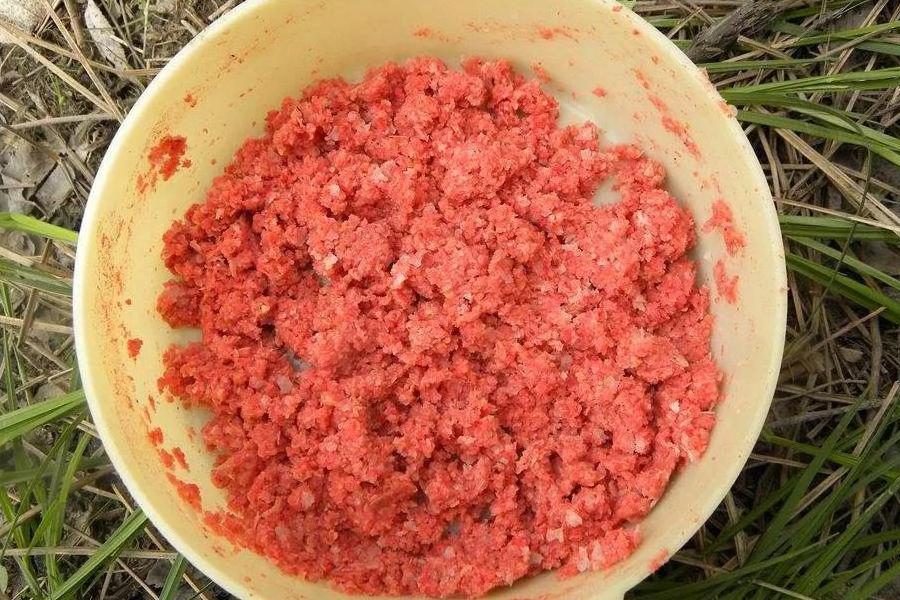 釣魚餌料自己做，民間這幾種方法，屢試不爽