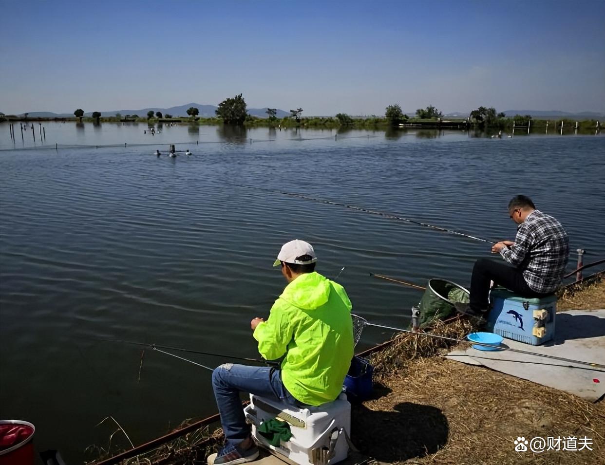 老釣友分享釣魚經驗：春季釣魚釣深還是釣淺