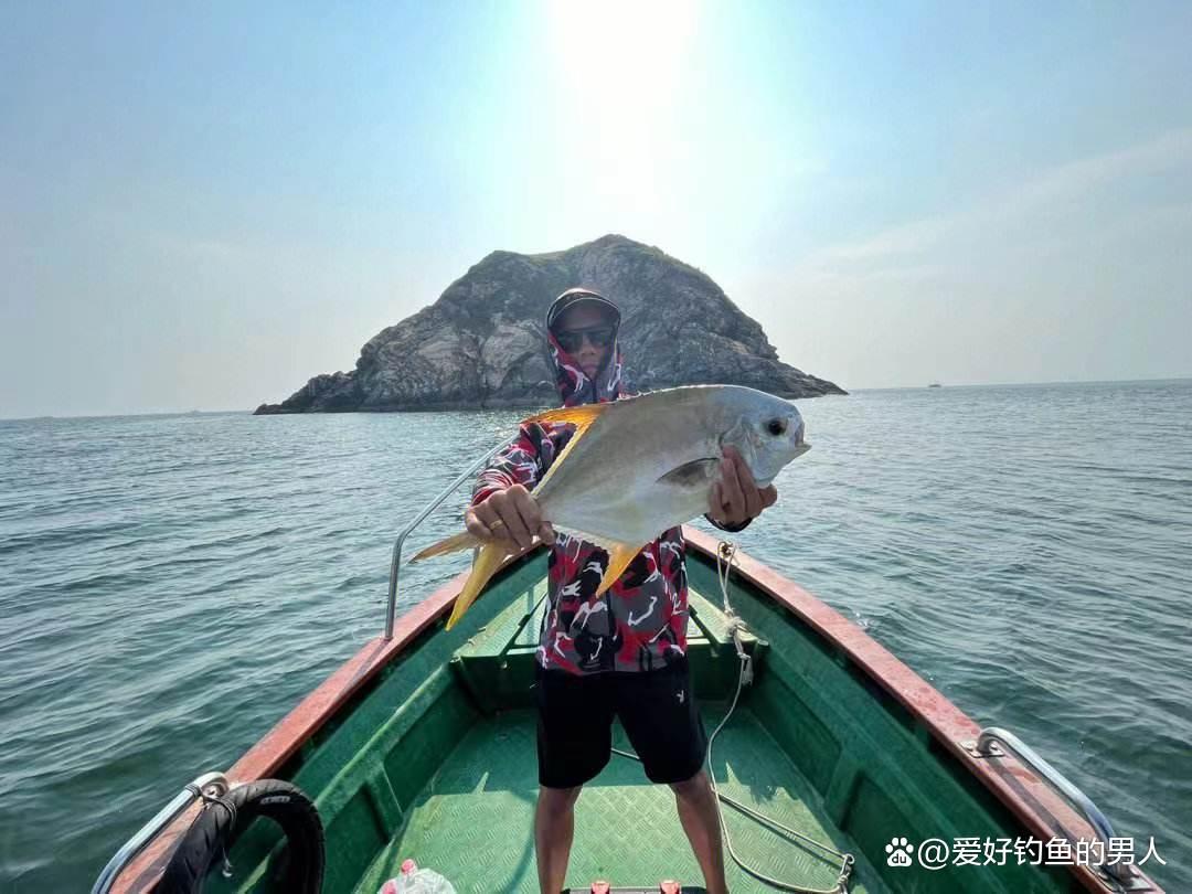據說騎共享單車去海釣的人，以前都開寶馬
