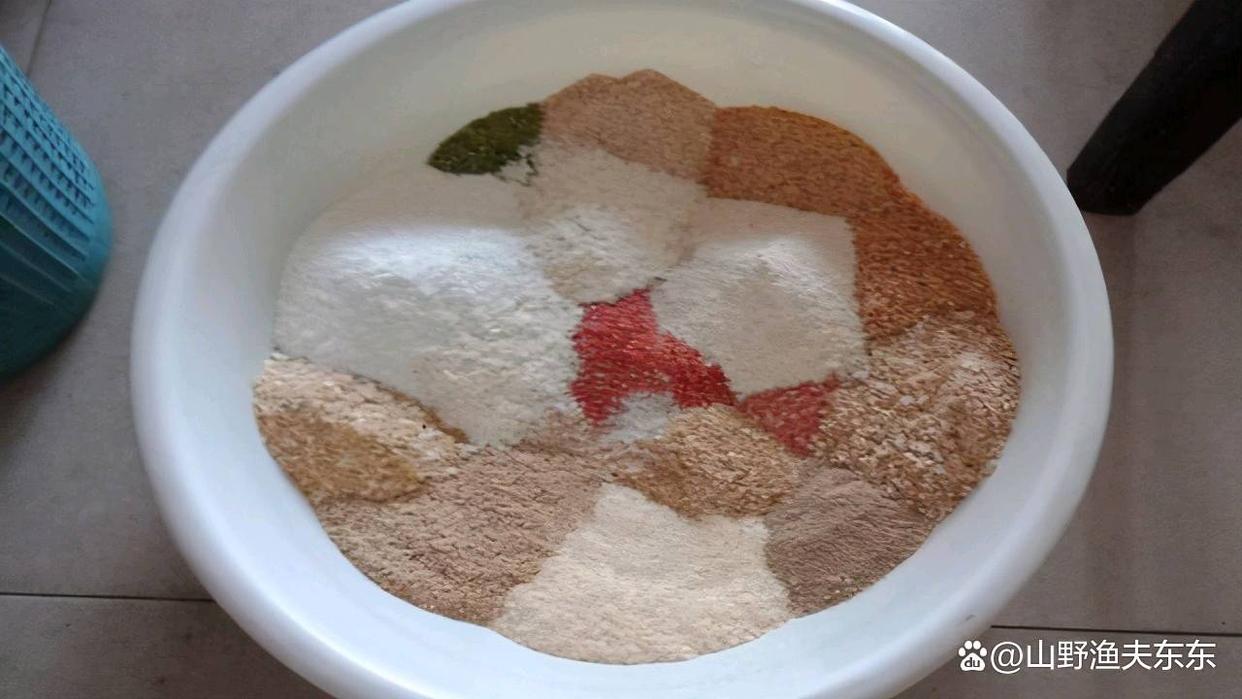 秋季野釣如何垂釣鯽魚？注意三個要點，讓你輕松釣獲大板鯽