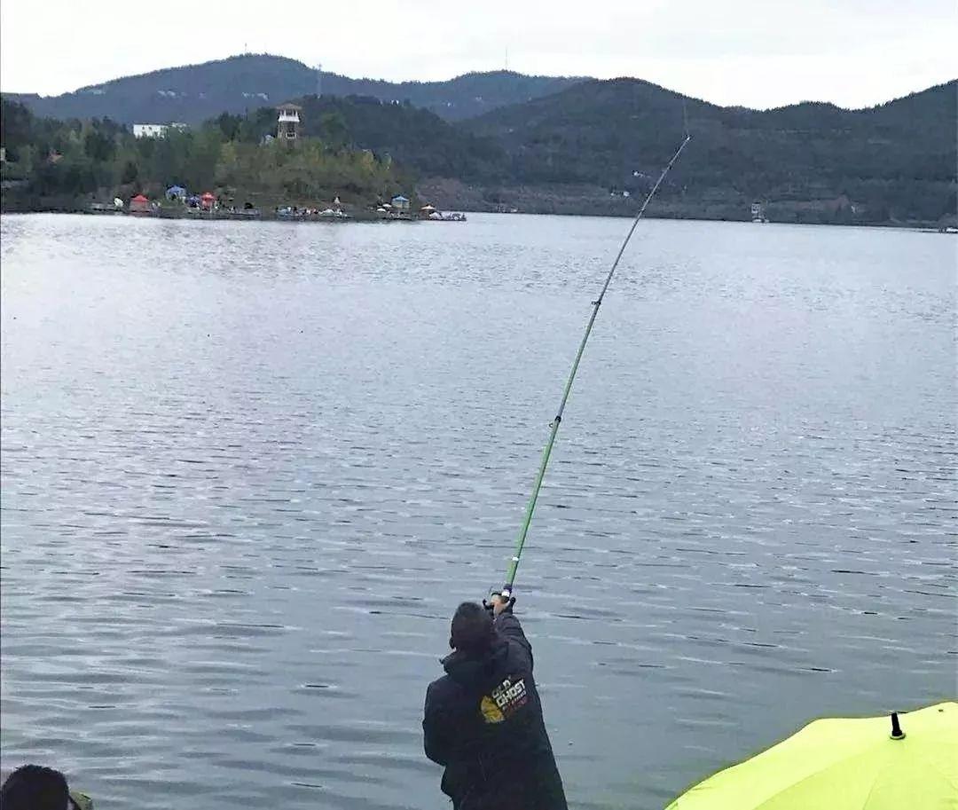 十一野釣草魚，學會這兩種調漂技巧，下鉤就給口！