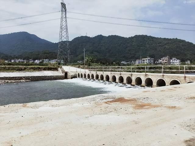 春季野釣激流，鳊魚胡子鯰大黃尾，釣法很重要